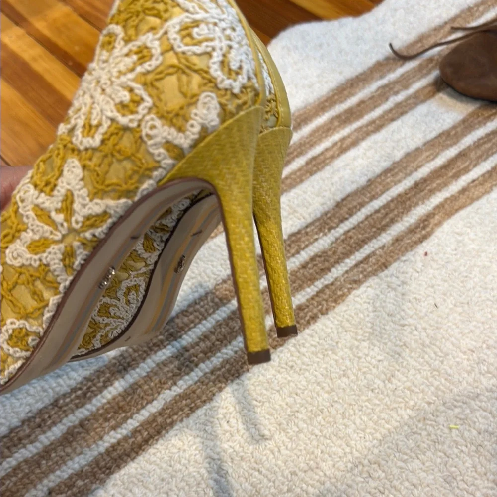Sam Edelman Yellow and White Heels with Intricate Design - Picture 3 of 5